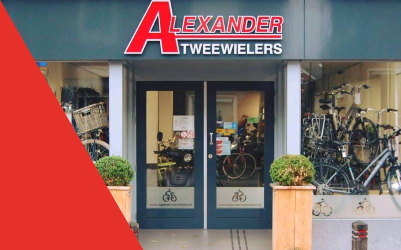 <p>Service staat centraal bij Alexander Tweewielers, met de werkplaats als hart van onze dienstverlening. Sinds 1993 voeren onze ervaren monteurs deskundig onderhoud en reparaties uit, met alle benodigde gereedschappen. Zonder vervoer tijdens een reparatie? Maak dan gebruik van een leenfiets.</p>
